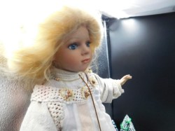 blonde 22 in berger doll tops